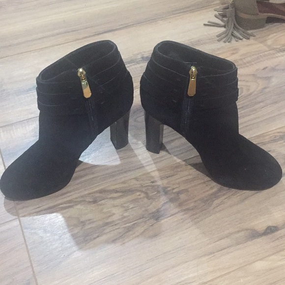 ❣️Price Firm❣️Guess black suede booties w gold 💛 - Picture 3 of 6